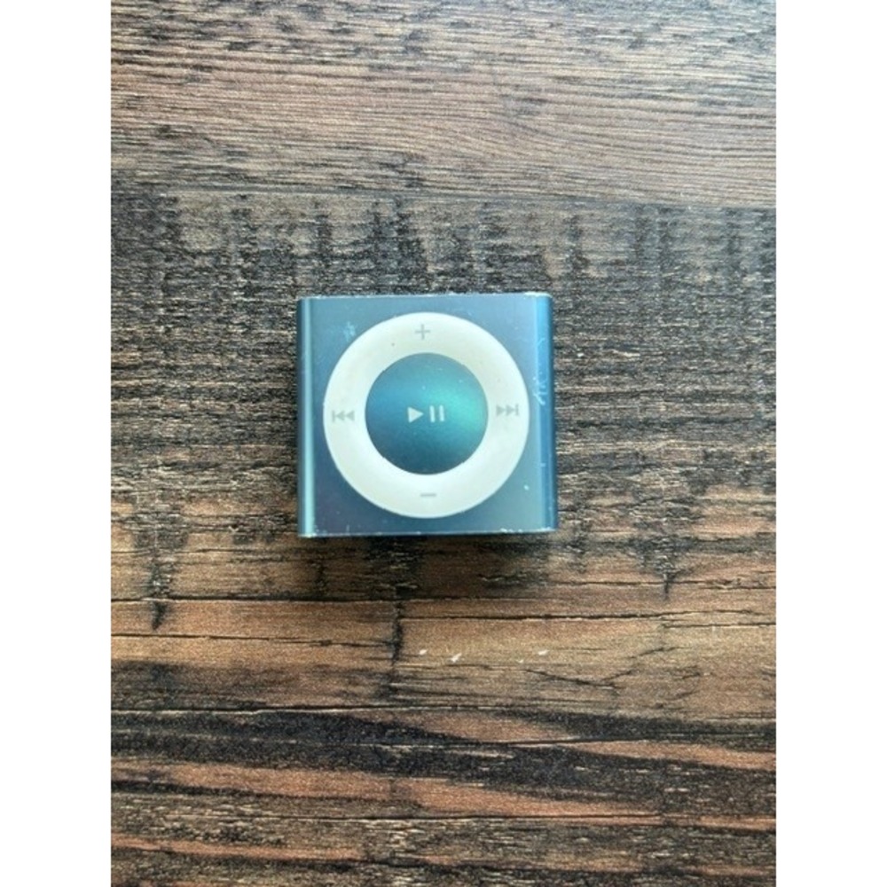 Teal Apple IPod Shuffle 4th Generation 2GB
